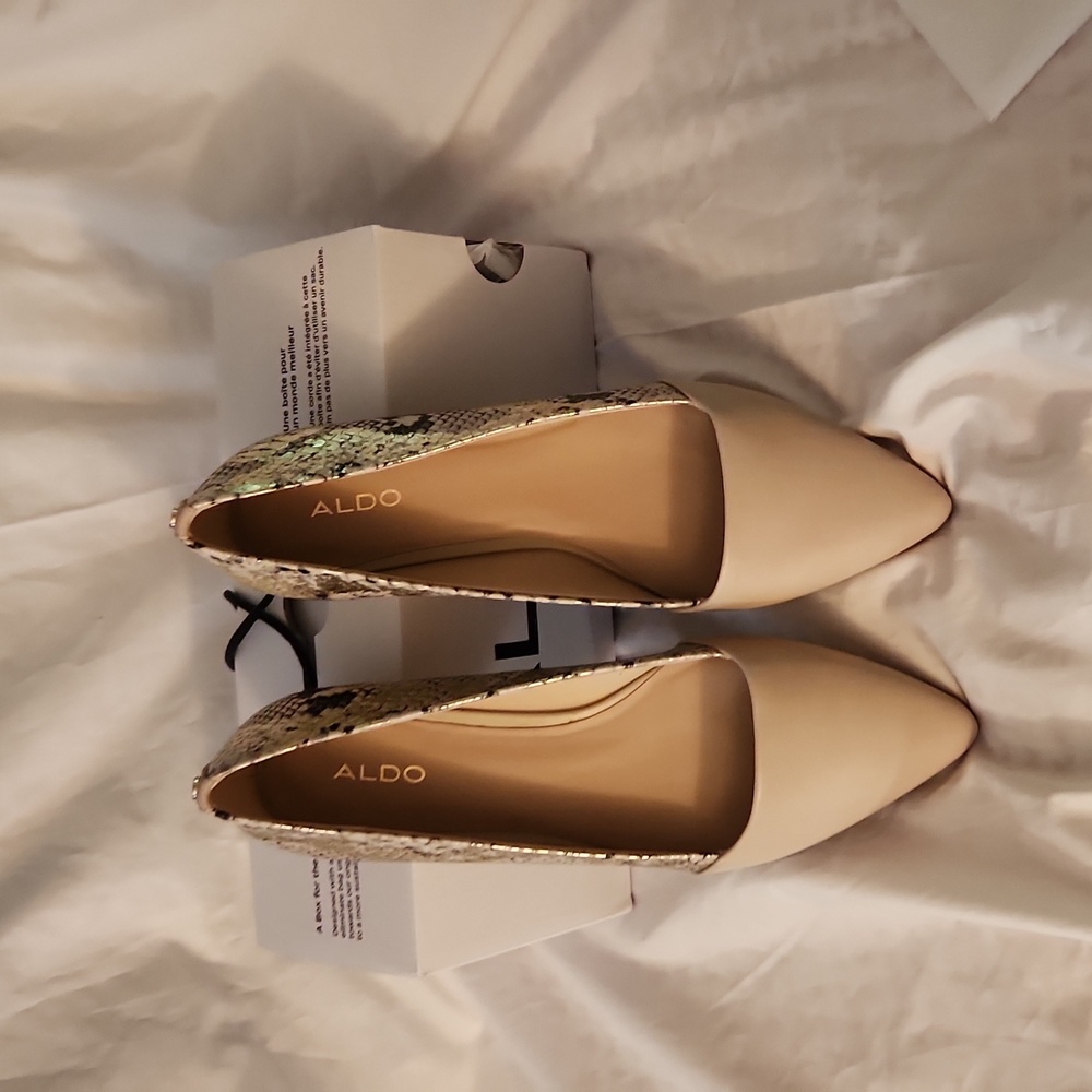 NIB Aldo flats leather sz 9 tts. Cliftonia style